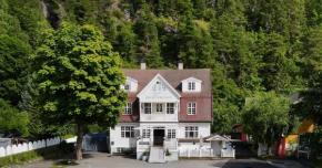 Valldal Fjord Lodge B&B